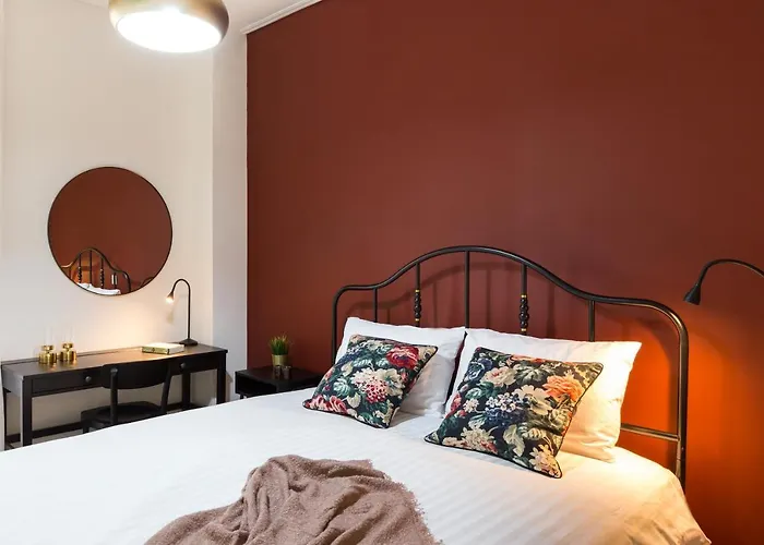 Effie's Cozy Front Apartment